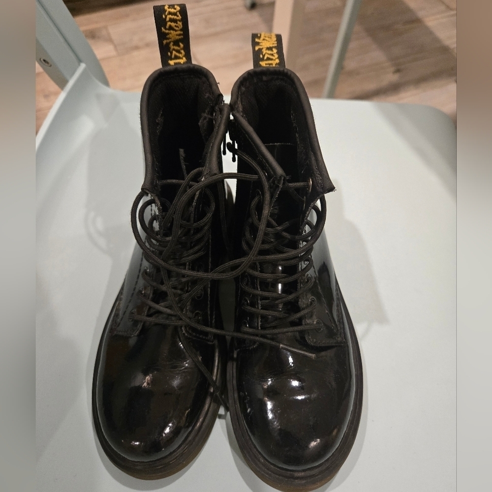 Dr. Martens Kids Glossy Black Boots Juinor Sz 2 Us - Picture 2 of 9